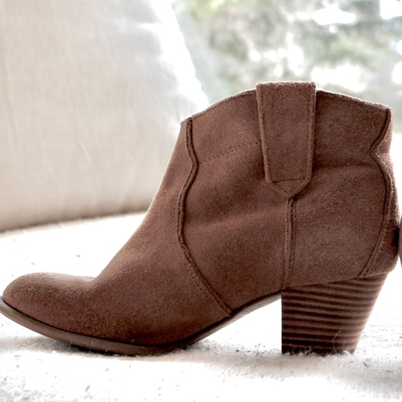 Aldo Vintage Whiskey Suede Booties. - Picture 3 of 6